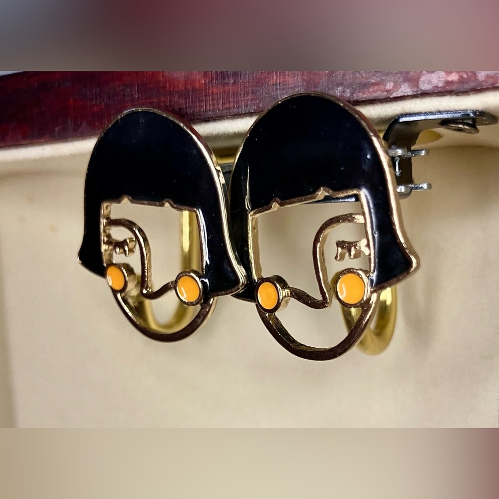 Stylish Feminine Earrings